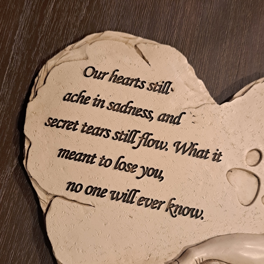 NWT Dog Pet Memorial Stone Heart-Shaped Loss of Pet Dog Grave Stone Headstone - Picture 2 of 6